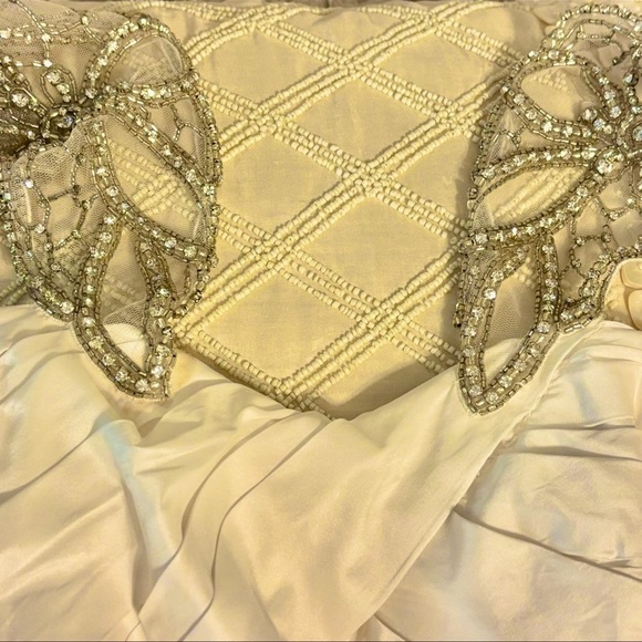 GALINA Signature Ivory Wedding Gown 16W crystals shoulder straps good condition - Picture 11 of 16